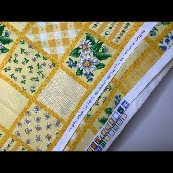 < Vintage Floral Print Cloth Material > - Picture 3 of 5